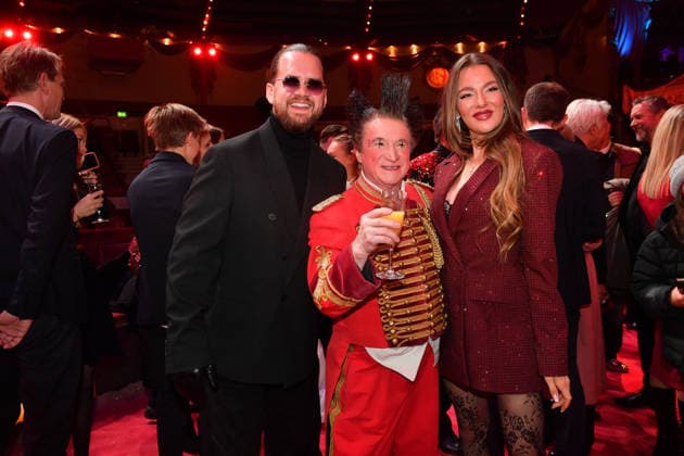 Joelina Drews mit Freund Adrian Louis Premiere Winterspielzeit 2025 Circus Krone Ich. Du, Wir. Krone Manege Kronebau München 25. Dezember 2025