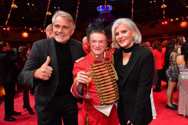 Birgit Schrowange mit Ehemann Frank Sporthelfer Premiere Winterspielzeit 2025 Circus Krone Ich. Du, Wir. Krone Manege Kronebau München 25. Dezember 2025