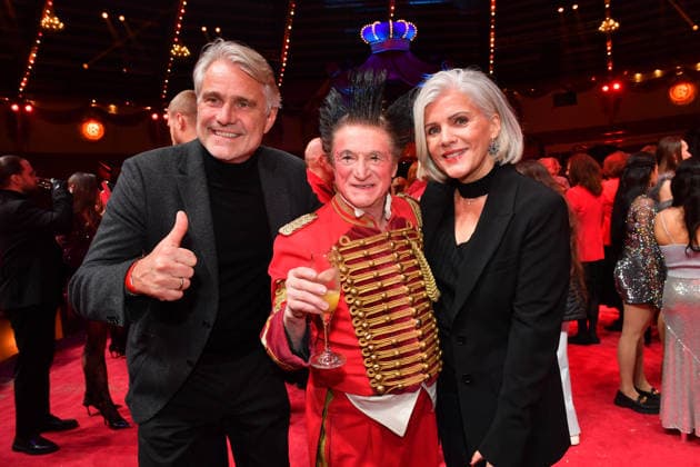 Birgit Schrowange mit Ehemann Frank Sporthelfer Premiere Winterspielzeit 2025 Circus Krone Ich. Du, Wir. Krone Manege Kronebau München 25. Dezember 2025
