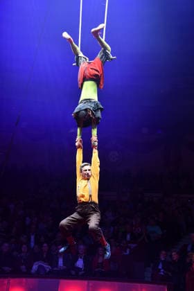 Show Premiere Winterspielzeit 2025 Circus Krone Ich. Du, Wir. Krone Manege Kronebau München 25. Dezember 2025