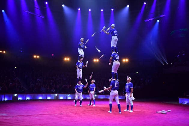 Show Premiere Winterspielzeit 2025 Circus Krone Ich. Du, Wir. Krone Manege Kronebau München 25. Dezember 2025