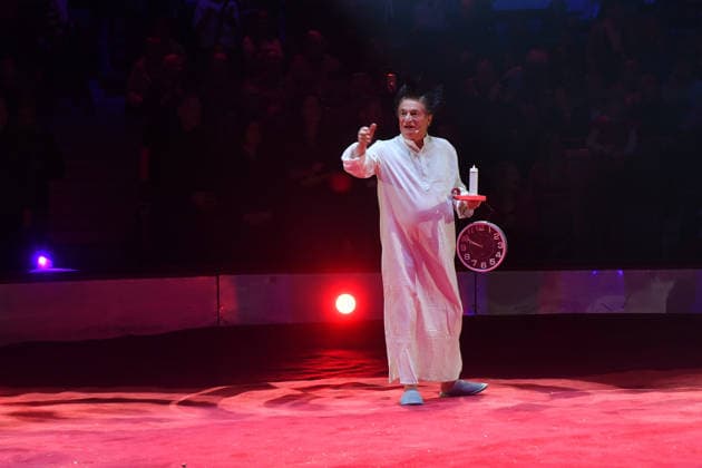 Show Premiere Winterspielzeit 2025 Circus Krone Ich. Du, Wir. Krone Manege Kronebau München 25. Dezember 2025