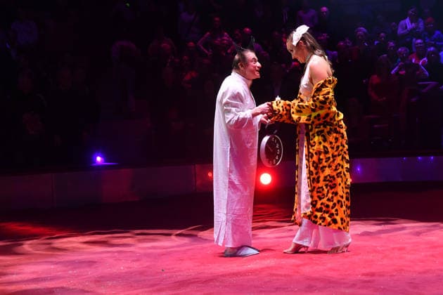 Show Premiere Winterspielzeit 2025 Circus Krone Ich. Du, Wir. Krone Manege Kronebau München 25. Dezember 2025