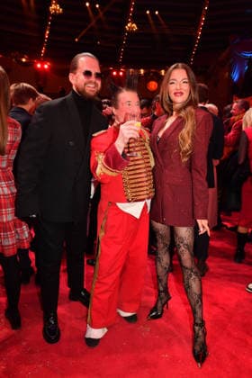 Joelina Drews mit Freund Adrian Louis Premiere Winterspielzeit 2025 Circus Krone Ich. Du, Wir. Krone Manege Kronebau München 25. Dezember 2025