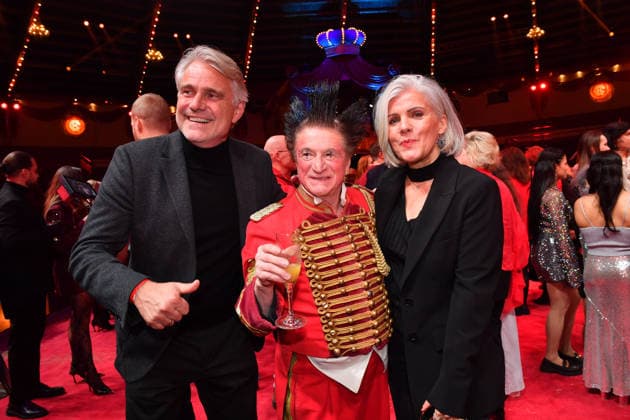 Birgit Schrowange mit Ehemann Frank Sporthelfer Premiere Winterspielzeit 2025 Circus Krone Ich. Du, Wir. Krone Manege Kronebau München 25. Dezember 2025