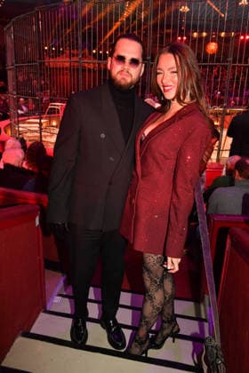 Joelina Drews mit Freund Adrian Louis Premiere Winterspielzeit 2025 Circus Krone Ich. Du, Wir. Krone Manege Kronebau München 25. Dezember 2025