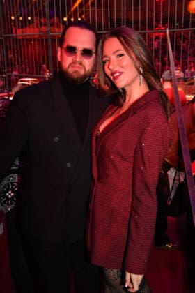 Joelina Drews mit Freund Adrian Louis Premiere Winterspielzeit 2025 Circus Krone Ich. Du, Wir. Krone Manege Kronebau München 25. Dezember 2025