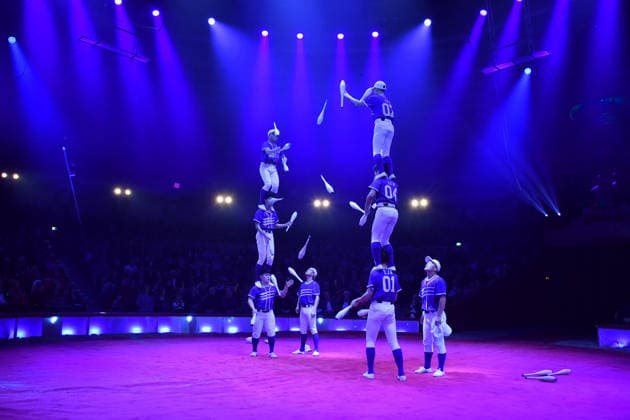 Show Premiere Winterspielzeit 2025 Circus Krone Ich. Du, Wir. Krone Manege Kronebau München 25. Dezember 2025