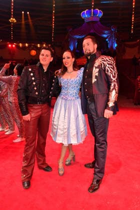 Alexis Lacey, Jana Mandana Lacey-Krone und Martin Lacey jr. Premiere Winterspielzeit 2025 Circus Krone Ich. Du, Wir. Krone Manege Kronebau München 25. Dezember 2025