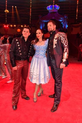 Alexis Lacey, Jana Mandana Lacey-Krone und Martin Lacey jr. Premiere Winterspielzeit 2025 Circus Krone Ich. Du, Wir. Krone Manege Kronebau München 25. Dezember 2025