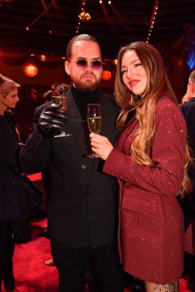 Joelina Drews mit Freund Adrian Louis Premiere Winterspielzeit 2025 Circus Krone Ich. Du, Wir. Krone Manege Kronebau München 25. Dezember 2025