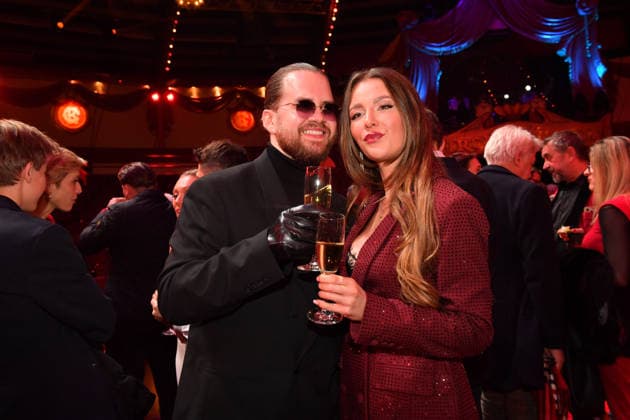 Joelina Drews mit Freund Adrian Louis Premiere Winterspielzeit 2025 Circus Krone Ich. Du, Wir. Krone Manege Kronebau München 25. Dezember 2025