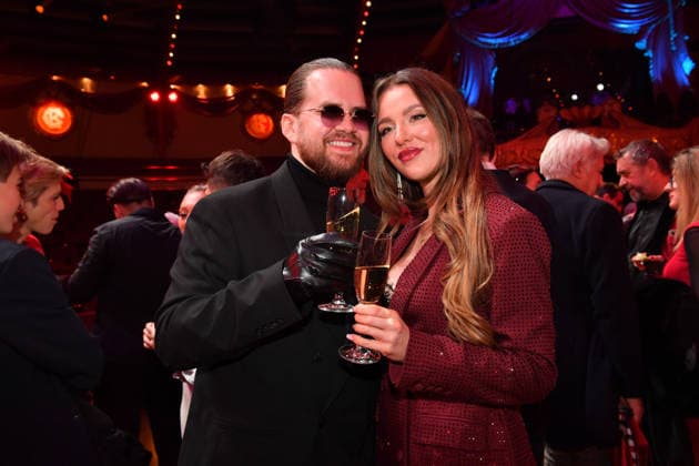 Joelina Drews mit Freund Adrian Louis Premiere Winterspielzeit 2025 Circus Krone Ich. Du, Wir. Krone Manege Kronebau München 25. Dezember 2025
