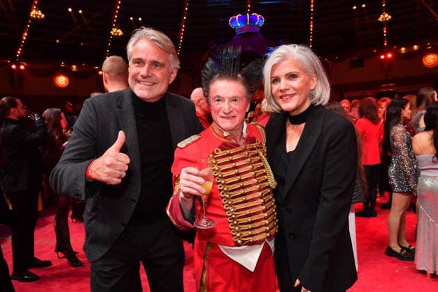Birgit Schrowange mit Ehemann Frank Sporthelfer Premiere Winterspielzeit 2025 Circus Krone Ich. Du, Wir. Krone Manege Kronebau München 25. Dezember 2025