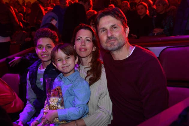 Simon Verhoeven mit Familie Premiere Winterspielzeit 2025 Circus Krone Ich. Du, Wir. Krone Manege Kronebau München 25. Dezember 2025