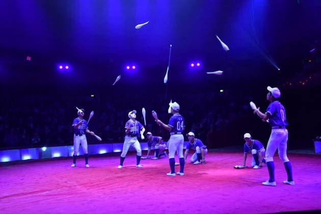 Show Premiere Winterspielzeit 2025 Circus Krone Ich. Du, Wir. Krone Manege Kronebau München 25. Dezember 2025