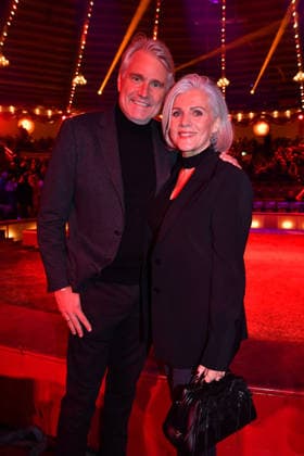 Birgit Schrowange mit Ehemann Frank Sporthelfer Premiere Winterspielzeit 2025 Circus Krone Ich. Du, Wir. Krone Manege Kronebau München 25. Dezember 2025