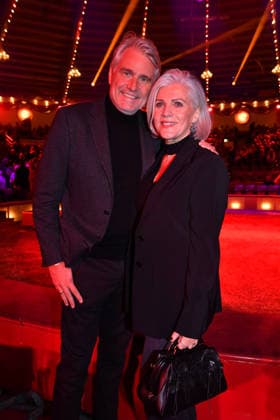 Birgit Schrowange mit Ehemann Frank Sporthelfer Premiere Winterspielzeit 2025 Circus Krone Ich. Du, Wir. Krone Manege Kronebau München 25. Dezember 2025