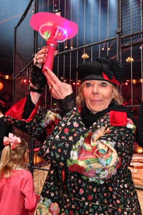 Linda G. Thompson Premiere Winterspielzeit 2025 Circus Krone Ich. Du, Wir. Krone Manege Kronebau München 25. Dezember 2025