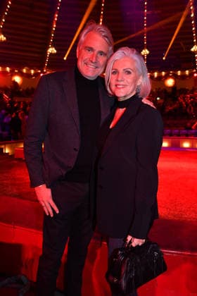 Birgit Schrowange mit Ehemann Frank Sporthelfer Premiere Winterspielzeit 2025 Circus Krone Ich. Du, Wir. Krone Manege Kronebau München 25. Dezember 2025