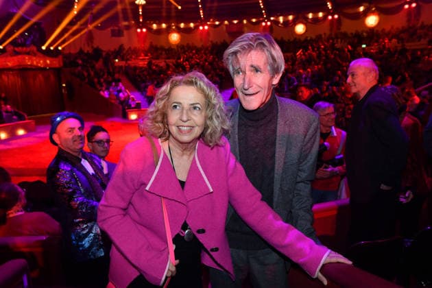 Michaela May mit Ehemann Bernd Schadewald Premiere Winterspielzeit 2025 Circus Krone Ich. Du, Wir. Krone Manege Kronebau München 25. Dezember 2025