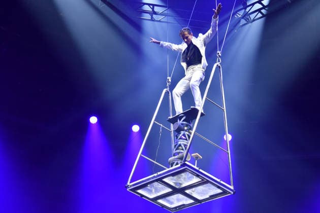 Show Premiere Winterspielzeit 2025 Circus Krone Ich. Du, Wir. Krone Manege Kronebau München 25. Dezember 2025