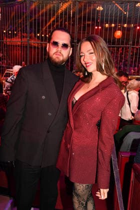 Joelina Drews mit Freund Adrian Louis Premiere Winterspielzeit 2025 Circus Krone Ich. Du, Wir. Krone Manege Kronebau München 25. Dezember 2025