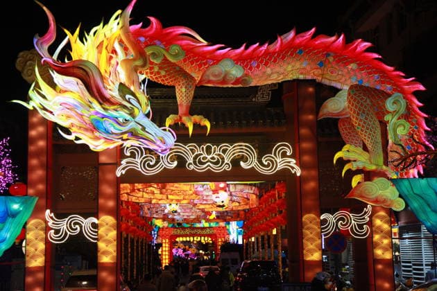 NANJING, CHINA - DECEMBER 26: Lantern sets are lit up during a trial run of the 40th Qinhuai Lantern Festival, one of China s oldest and most enchanting traditions, at Bailuzhou Park on December 26, 2025 in Nanjing, Jiangsu Province of China.  Copyright: xVCGx 111612086876