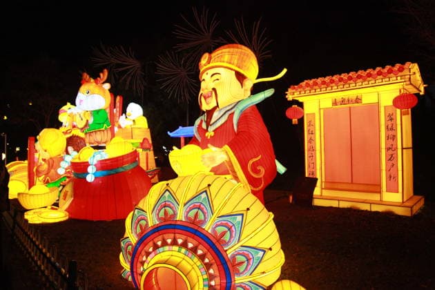 NANJING, CHINA - DECEMBER 26: Lantern sets are lit up during a trial run of the 40th Qinhuai Lantern Festival, one of China s oldest and most enchanting traditions, at Bailuzhou Park on December 26, 2025 in Nanjing, Jiangsu Province of China.  Copyright: xVCGx 111612086917