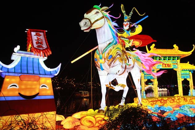 NANJING, CHINA - DECEMBER 26: Lantern sets are lit up during a trial run of the 40th Qinhuai Lantern Festival, one of China s oldest and most enchanting traditions, at Bailuzhou Park on December 26, 2025 in Nanjing, Jiangsu Province of China.  Copyright: xVCGx 111612086909