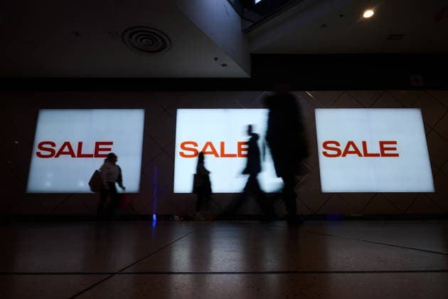 December 26, 2025, Toronto, On, Canada: Shoppers pass through Eaton Centre on Boxing Day in Toronto, on Friday, Dec. 26, 2025. Toronto Canada  - ZUMAc35_ 20251226_zaf_c35_013 Copyright: xSammyxKoganx