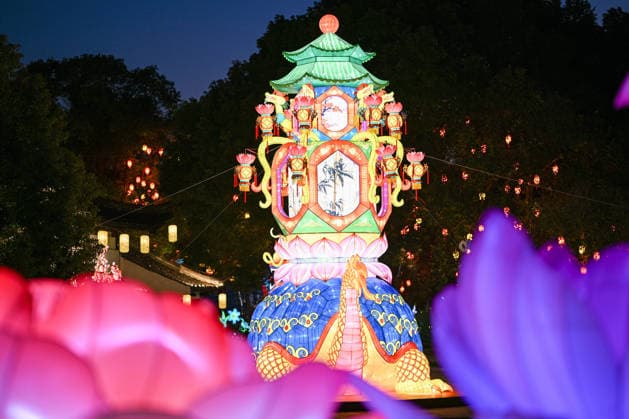 Festive Lantern Exhibited in Nanjing NANJING, CHINA - DECEMBER 26, 2025 - The festive lantern exhibited in Bailuzhou Park in Nanjing, Jiangsu Province, China on December 26, 2025. Nanjing Jiangsu China  Copyright: xCFOTOx i1766799766900