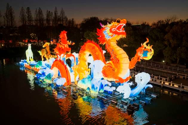 Festive Lantern Exhibited in Nanjing Tourists enjoy festive lanterns in Bailuzhou Park in Nanjing, Jiangsu Province, China on December 26, 2025. Nanjing Jiangsu China  Copyright: xCFOTOx i1766822426801