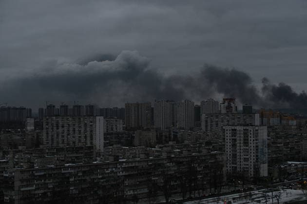Smoke from a Russian missile and drone attack rises above residential buildings in Kyiv, Ukraine, December 27, 2025. (Photo by Evgen Kotenko Ukrinform) Smoke over Kyiv from Russian attack  Copyright: xEVGEN_KOTENKOx