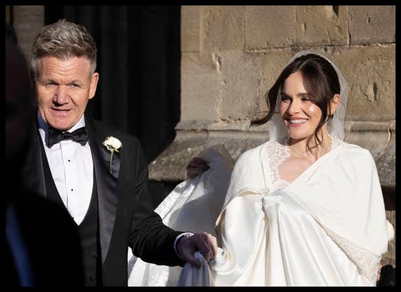 . 27 12 2025. Bath, United Kingdom. Holly Ramsay arriving with her father Gordon Ramsay for her wedding to Adam Peaty at Bath Abbey, United Kingdom,  xStephenxLockx xi-Imagesx IIM-26478-0049