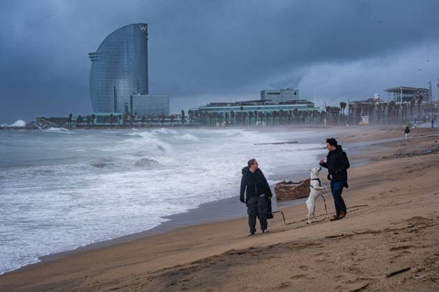 December 27, 2025, Barcelona, Barcelona, Spain: The Barcelona coastline is being hit by a storm surge, causing large waves, washing away parts of some beaches, and dredging up plastic and other trash from the water. This Christmas and the last days of the year are the coldest and rainiest in recent decades in Spain. Barcelona Spain - ZUMAa239 20251227_zip_a239_020 Copyright: xMarcxAsensioxClupesx