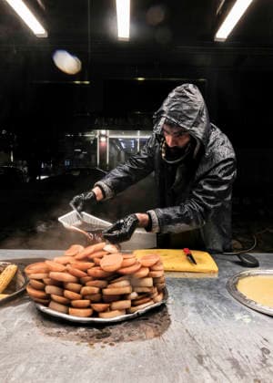 Street Stall in Erbil A Kurdish vendor pours sauce onto cooked turnips at a street stall in Erbil, Iraq s Kurdistan region, on December 13, 2025. Boiled fava beans and turnips, locally known as Paqle u Shilam, serve as a staple low-cost winter food and a source of income for workers in the informal economy of the Kurdistan Region of Iraq. Erbil Erbil Iraq Copyright: xSaburxRashidx