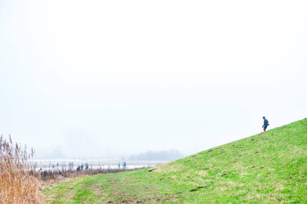 December 27, 2025, Nijmegen, Netherlands: A man is going down the dike to skate on the ice lake. After several days of sub-zero temperatures during the night, the water of some lakes started to freeze over. People took the chance to skate on one of the frozen lakes close to the Dutch city of Nijmegen. It takes at least four whole days of below-freezing temperatures to form ice that™s safe to walk and skate on, and that only applies to ponds or lakes with no currents. Nijmegen Netherlands - ZUMAs197 20251227_aab_s197_054 Copyright: xAnaxFernandezx