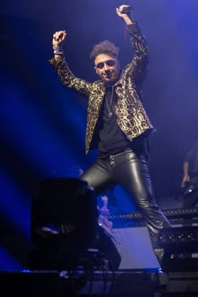 Shinova performs in Madrid, Spain - 27 Dec 2025 Singer Gabriel de la Rosa, of the band Shinova performs during the concert at the Movistar Arena. Madrid Spain Copyright: xAtilanoxGarciax xSOPAxImagesx photos00777