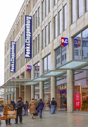 Peek & Cloppenburg Filiale in Hannover am Kröpcke - gesehen am 27.12.2025 *** Peek Cloppenburg store in Hanover at Kröpcke seen on 27 12 2025