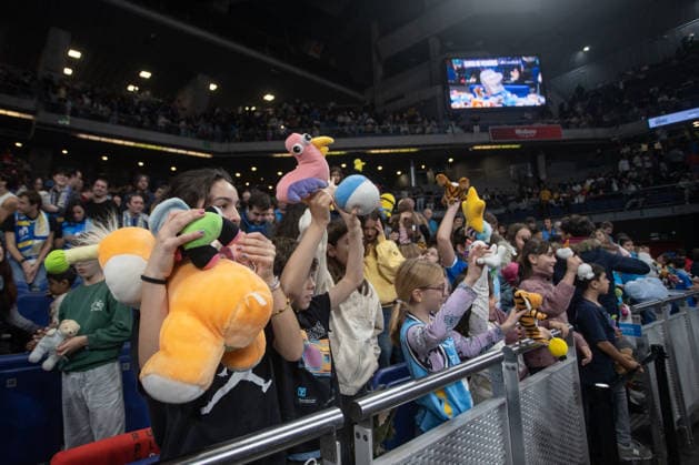 December 28, 2025, Madrid, Spain: Children and spectators throw stuffed animals during the fourth annual Solidarity Shower of Stuffed Animals . The event coincided with the Primera FEB (second tier of professional men s basketball in Spain) game between Movistar Estudiantes and Caja Rural CB Zamora. Attendees were able to exchange a new or gently used toy for a free ticket to the game. All the toys and stuffed animals collected were donated to the Madrina Foundation, which supports children, teenage mothers, and families at risk of social exclusion. Madrid Spain - ZUMAs197 20251228_aaa_s197_061 Copyright: xDavidxCanalesx