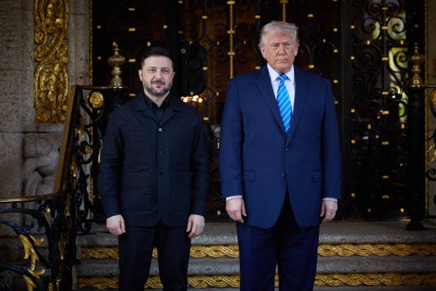U.S. President Trump - Ukrainian President Zelenskyy meeting in Florida FLORIDA, UNITED STATES - DECEMBER 28: (----EDITORIAL USE ONLY - MANDATORY CREDIT - UKRAINIAN PRESIDENCY HANDOUT - NO MARKETING NO ADVERTISING CAMPAIGNS - DISTRIBUTED AS A SERVICE TO CLIENTS----) U.S. President Donald Trump (R) welcomes President of Ukraine Volodymyr Zelenskyy (L) at his Mar-a-Lago residence for a meeting and closed-door lunch afterwards in Florida, United States on December 28, 2025. Ukranian Presidency Handout Anadolu Florida United States. Editorial use only. Please get in touch for any other usage.  Copyright: x2025xAnadoluxUkranianxPresidencyx xHandoutx