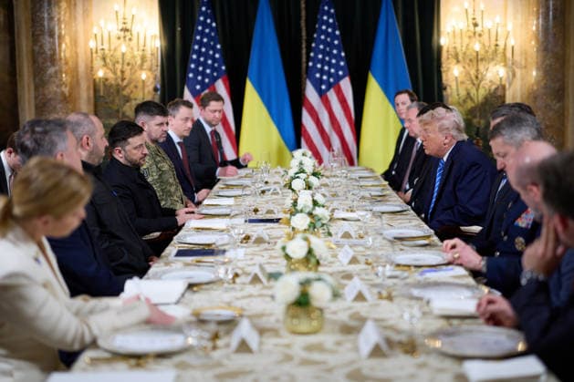 Ukrainian President Volodymyr Zelenskyy meets with U.S. President Donald Trump at Trump s Mar-a-Lago club in Palm Beach, Florida, on Sunday, December 28, 2025. Photo via Ukrainian Presidential Press Office  WAX2025122804 UKRAINIANxPRESIDENTIALxPRESSxOFFICE