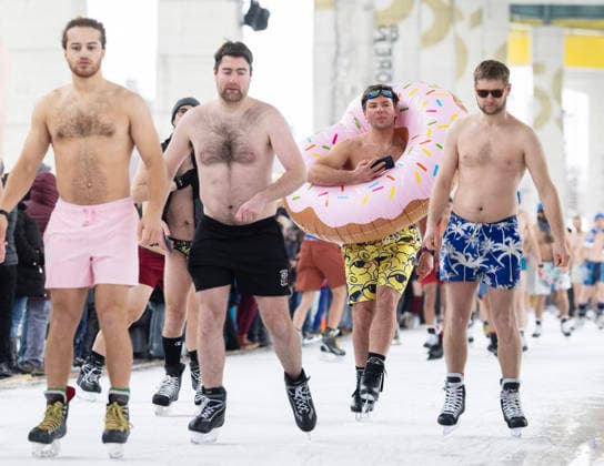 (251229) -- TORONTO, Dec. 29, 2025 -- People wearing bathing suits participate in the 2025 Toronto Polar Bear Skate event in Toronto, Canada, on Dec. 28, 2025. About 160 skaters participated in this annual event to bid farewell to 2025 on Sunday. (Photo by Zou Zheng Xinhua) CANADA-TORONTO-POLAR BEAR SKATE LinxWei 