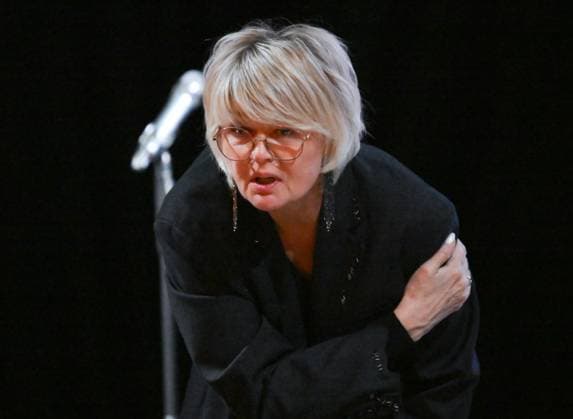 Russia Actress Alentova Death 9081810 29.12.2025 Daughter of Soviet and Russian actress Vera Alentova, actress, TV host Yulia Menshova attends a farewell ceremony for her mother, who died at the age of 83 on December 25, before her funeral at the Pushkin Drama Theatre in Moscow, Russia. Grigory Sysoev Sputnik Moscow Russia  Copyright: xGrigoryxSysoevx