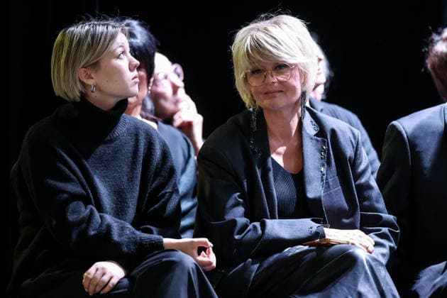 RUSSIA, MOSCOW - DECEMBER 29, 2025: Vera Alentova s daughter, journalist and actress Yulia Menshova (R) at a farewell ceremony for actress Vera Alentova at the Moscow Pushkin Drama Theatre Moscow Russia  - ZUMAt113 20251229_zaa_t113_026 Copyright: xAlisaxKulikovax