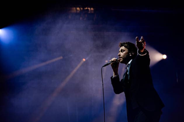 28.12.2025, GER, Kultur Konzert, Clueso - Weihnachten zu Hause 2025 Clueso (Thomas Hübner, geb. 9.April 1980 in Erfurt ist ein deutscher Sänger, Rapper, Songwriter und Produzent. ) gab in der ausverkauften Erfurter Messehalle sein traditionelles Konzert Weihnachten Zu Hause. Als Vorband Support-Act waren dabei yung.pepp (peppinger) sowie die Band Sportfreunde Stiller (Sportfreunde Stiller ist eine seit 1996 (Gründung 1995 unter dem Namen Endkrass) bestehende deutsche Indie-Rock-Gruppe aus Germering bei München. Florian Weber - Gesang Gitarre Schlagzeug. Florian Flo Weber - Schlagzeug Gesang Keyboard. Rüdiger Rüde Linhof - Bass Keyboard Basspedal Gesang 99094 Erfurt Messe Messehalle Kongresshal