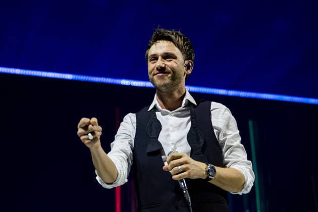 28.12.2025, GER, Kultur Konzert, Clueso - Weihnachten zu Hause 2025 Clueso (Thomas Hübner, geb. 9.April 1980 in Erfurt ist ein deutscher Sänger, Rapper, Songwriter und Produzent. ) gab in der ausverkauften Erfurter Messehalle sein traditionelles Konzert Weihnachten Zu Hause. Als Vorband Support-Act waren dabei yung.pepp (peppinger) sowie die Band Sportfreunde Stiller (Sportfreunde Stiller ist eine seit 1996 (Gründung 1995 unter dem Namen Endkrass) bestehende deutsche Indie-Rock-Gruppe aus Germering bei München. Florian Weber - Gesang Gitarre Schlagzeug. Florian Flo Weber - Schlagzeug Gesang Keyboard. Rüdiger Rüde Linhof - Bass Keyboard Basspedal Gesang 99094 Erfurt Messe Messehalle Kongresshal