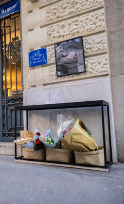 Flowers at Fondation Brigitte Bardot After Actress Death - Paris This picture shows the entrance of the Fondation Brigitte Bardot with a flowers set on the door following the death of French actress and animal rights activist Brigitte Bardot in Paris on December 28, 2025. Photo by Eliot Blondet ABACAPRES.COM Paris Ile-de-France France  Copyright: xBlondetxEliot ABACAx