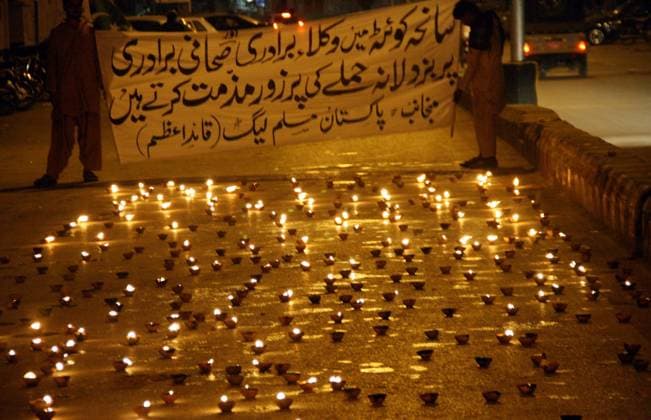 Candle light vigil for Quetta suicide attack victims QUETTA,PAKISTAN - AUGUST 09: Pakistani activists participate a candlelight vigil ceremony, held to show solidarity with the families of victims of suicide attack, in front of Civil Hospital in Quetta, Pakistan on August 09, 2016. At least 70 people were killed after yesterday s suicide attack at a hospital in Quetta. Belucistan Pakistan. Editorial use only. Please get in touch for any other usage.  Copyright: x2025xAnadoluxSabirxMazharx